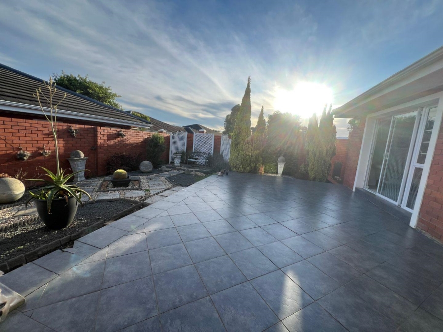 To Let 4 Bedroom Property for Rent in Walmer Eastern Cape